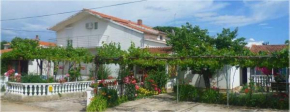 Apartments with a parking space Sukosan, Zadar - 16558